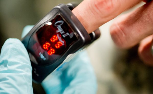 Een van de beste saturatiemeters om een vinger